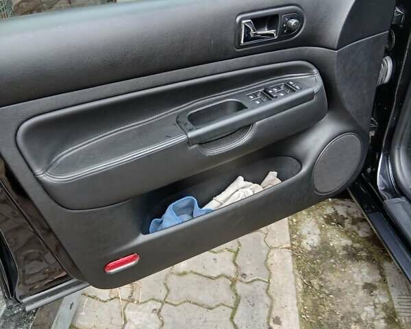 Черный Фольксваген Гольф, объемом двигателя 1.6 л и пробегом 286 тыс. км за 4800 $, фото 2 на Automoto.ua