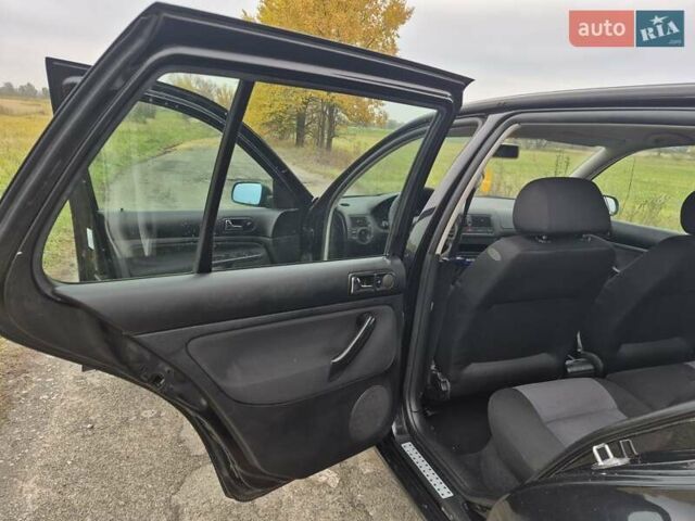 Черный Фольксваген Гольф, объемом двигателя 1.39 л и пробегом 232 тыс. км за 3950 $, фото 18 на Automoto.ua