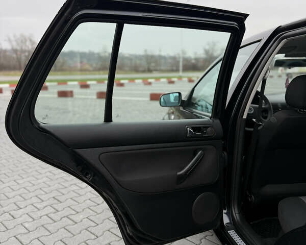 Черный Фольксваген Гольф, объемом двигателя 1.39 л и пробегом 267 тыс. км за 4150 $, фото 35 на Automoto.ua