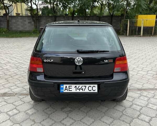 Черный Фольксваген Гольф, объемом двигателя 1.6 л и пробегом 253 тыс. км за 3999 $, фото 5 на Automoto.ua