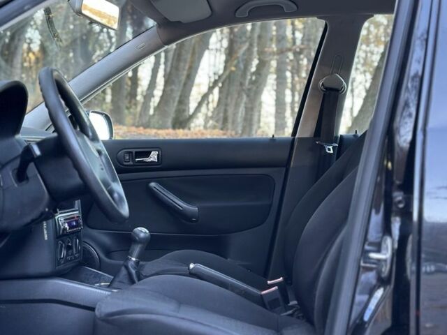 Черный Фольксваген Гольф, объемом двигателя 1.4 л и пробегом 230 тыс. км за 3799 $, фото 20 на Automoto.ua