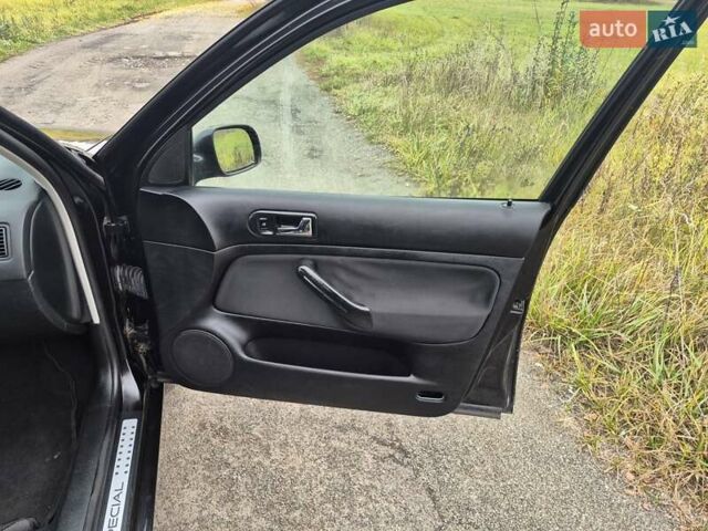 Черный Фольксваген Гольф, объемом двигателя 1.39 л и пробегом 232 тыс. км за 3950 $, фото 9 на Automoto.ua