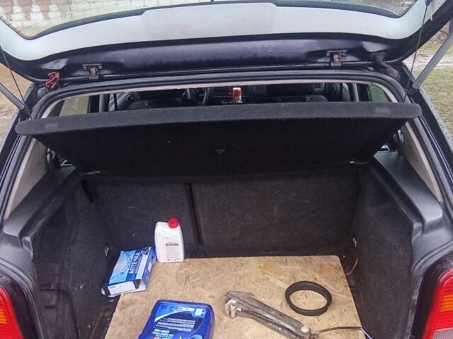 Чорний Фольксваген Гольф, об'ємом двигуна 1 л та пробігом 400 тис. км за 2000 $, фото 6 на Automoto.ua