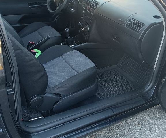 Чорний Фольксваген Гольф, об'ємом двигуна 1.6 л та пробігом 235 тис. км за 4500 $, фото 6 на Automoto.ua