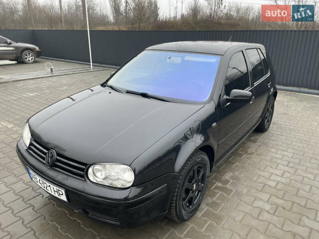 Черный Фольксваген Гольф, объемом двигателя 1.39 л и пробегом 220 тыс. км за 3999 $, фото 10 на Automoto.ua