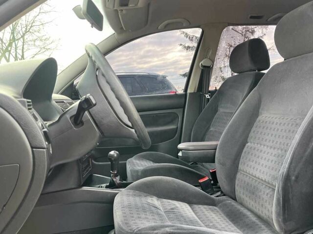 Черный Фольксваген Гольф, объемом двигателя 1.6 л и пробегом 287 тыс. км за 4500 $, фото 9 на Automoto.ua