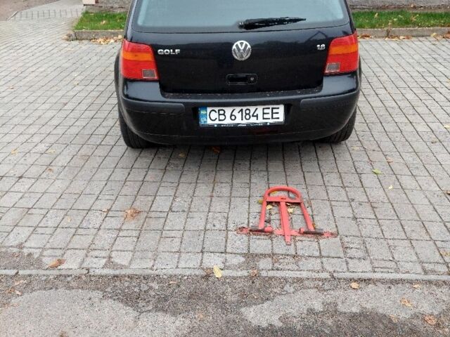 Черный Фольксваген Гольф, объемом двигателя 1.6 л и пробегом 248 тыс. км за 4752 $, фото 1 на Automoto.ua