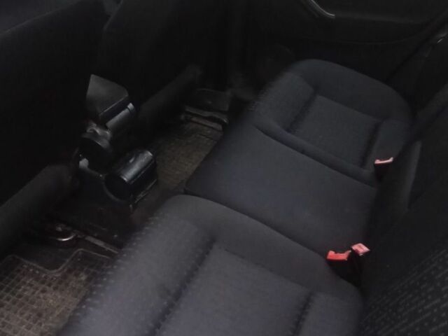 Чорний Фольксваген Гольф, об'ємом двигуна 1 л та пробігом 400 тис. км за 2000 $, фото 7 на Automoto.ua