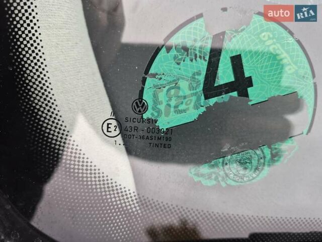 Черный Фольксваген Гольф, объемом двигателя 1.39 л и пробегом 232 тыс. км за 3950 $, фото 13 на Automoto.ua
