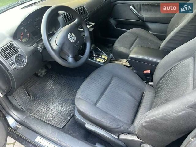 Черный Фольксваген Гольф, объемом двигателя 1.6 л и пробегом 257 тыс. км за 4900 $, фото 2 на Automoto.ua