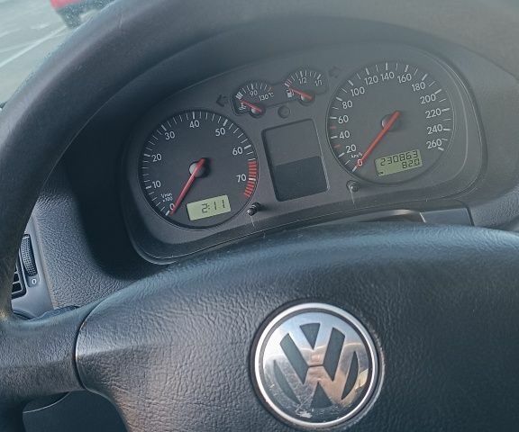 Чорний Фольксваген Гольф, об'ємом двигуна 1.6 л та пробігом 235 тис. км за 4500 $, фото 12 на Automoto.ua