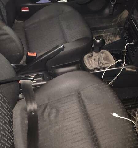 Черный Фольксваген Гольф, объемом двигателя 1.9 л и пробегом 270 тыс. км за 4000 $, фото 1 на Automoto.ua