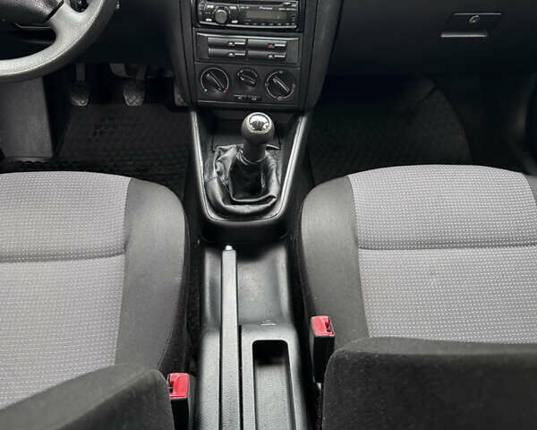 Черный Фольксваген Гольф, объемом двигателя 1.39 л и пробегом 197 тыс. км за 3997 $, фото 39 на Automoto.ua