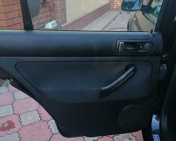 Чорний Фольксваген Гольф, об'ємом двигуна 1.6 л та пробігом 215 тис. км за 4700 $, фото 15 на Automoto.ua