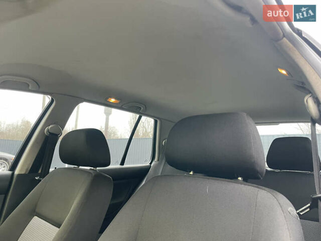 Черный Фольксваген Гольф, объемом двигателя 1.39 л и пробегом 220 тыс. км за 3999 $, фото 18 на Automoto.ua