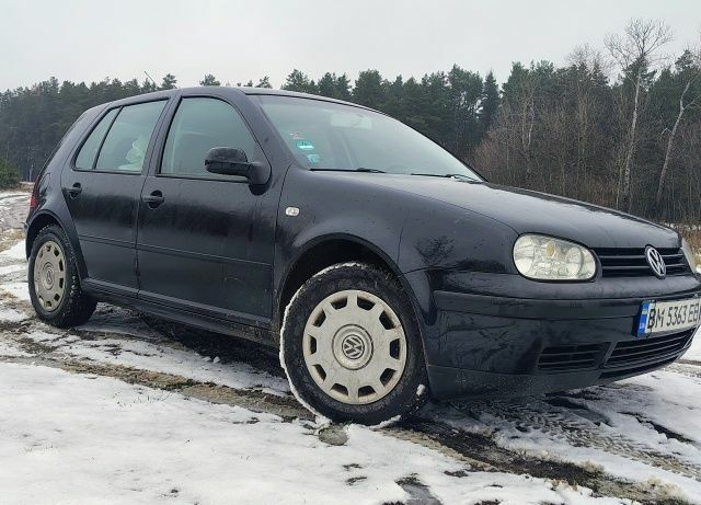Черный Фольксваген Гольф, объемом двигателя 1.4 л и пробегом 136 тыс. км за 3600 $, фото 1 на Automoto.ua