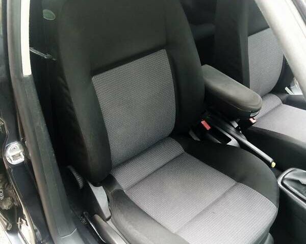 Черный Фольксваген Гольф, объемом двигателя 1.6 л и пробегом 291 тыс. км за 4299 $, фото 28 на Automoto.ua