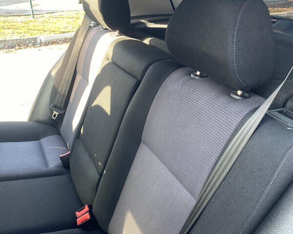 Черный Фольксваген Гольф, объемом двигателя 1.6 л и пробегом 247 тыс. км за 5500 $, фото 14 на Automoto.ua