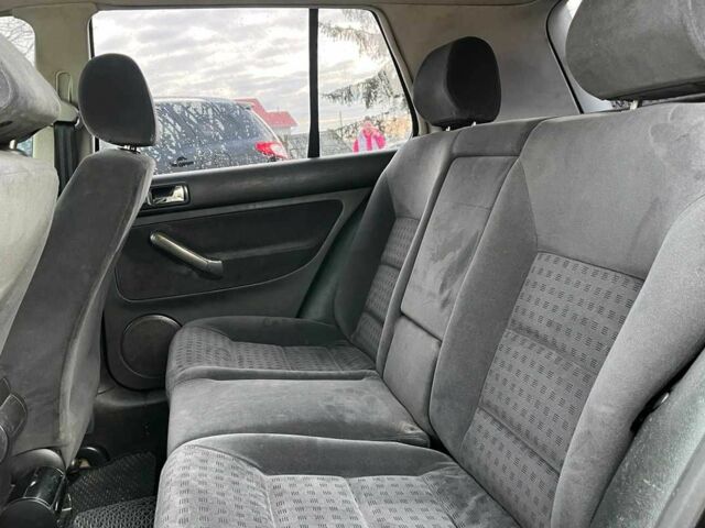 Черный Фольксваген Гольф, объемом двигателя 1.6 л и пробегом 287 тыс. км за 4500 $, фото 18 на Automoto.ua