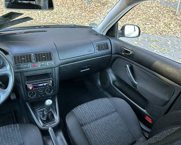 Черный Фольксваген Гольф, объемом двигателя 1.39 л и пробегом 231 тыс. км за 3799 $, фото 48 на Automoto.ua