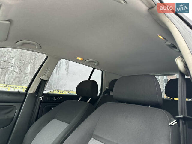 Черный Фольксваген Гольф, объемом двигателя 1.6 л и пробегом 227 тыс. км за 4300 $, фото 12 на Automoto.ua