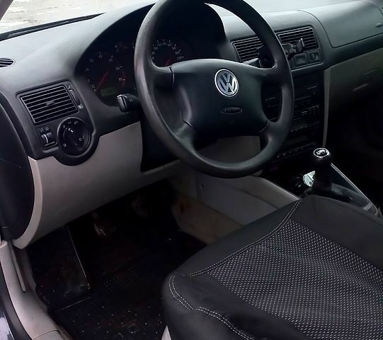 Черный Фольксваген Гольф, объемом двигателя 1.6 л и пробегом 255 тыс. км за 4700 $, фото 9 на Automoto.ua