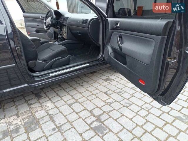 Черный Фольксваген Гольф, объемом двигателя 1.6 л и пробегом 260 тыс. км за 4557 $, фото 24 на Automoto.ua