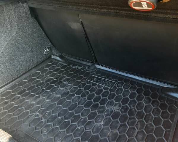 Черный Фольксваген Гольф, объемом двигателя 1.39 л и пробегом 185 тыс. км за 4000 $, фото 9 на Automoto.ua