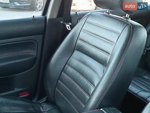 Черный Фольксваген Гольф, объемом двигателя 1.4 л и пробегом 299 тыс. км за 4490 $, фото 30 на Automoto.ua