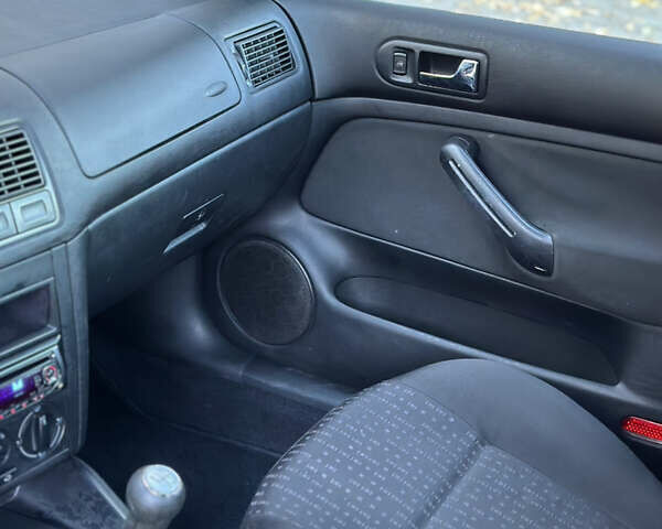 Черный Фольксваген Гольф, объемом двигателя 1.39 л и пробегом 231 тыс. км за 3799 $, фото 67 на Automoto.ua