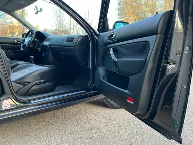 Чорний Фольксваген Гольф, об'ємом двигуна 1.6 л та пробігом 197 тис. км за 3900 $, фото 17 на Automoto.ua