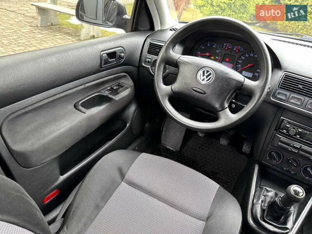 Черный Фольксваген Гольф, объемом двигателя 1.39 л и пробегом 197 тыс. км за 3997 $, фото 35 на Automoto.ua