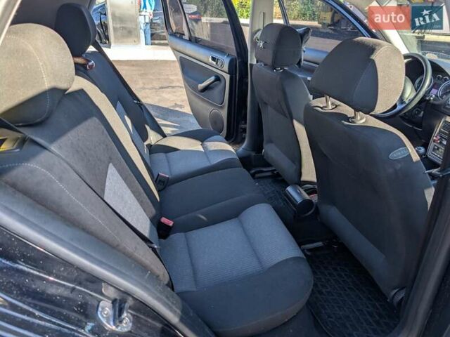 Чорний Фольксваген Гольф, об'ємом двигуна 1.6 л та пробігом 223 тис. км за 4500 $, фото 12 на Automoto.ua