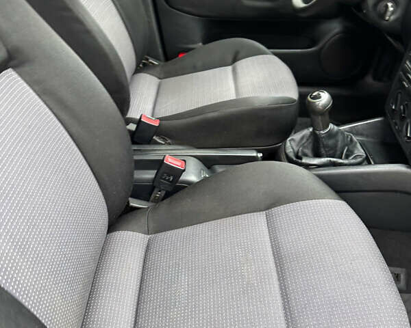 Черный Фольксваген Гольф, объемом двигателя 1.39 л и пробегом 197 тыс. км за 3997 $, фото 51 на Automoto.ua