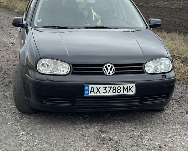 Черный Фольксваген Гольф, объемом двигателя 1.39 л и пробегом 265 тыс. км за 4500 $, фото 3 на Automoto.ua