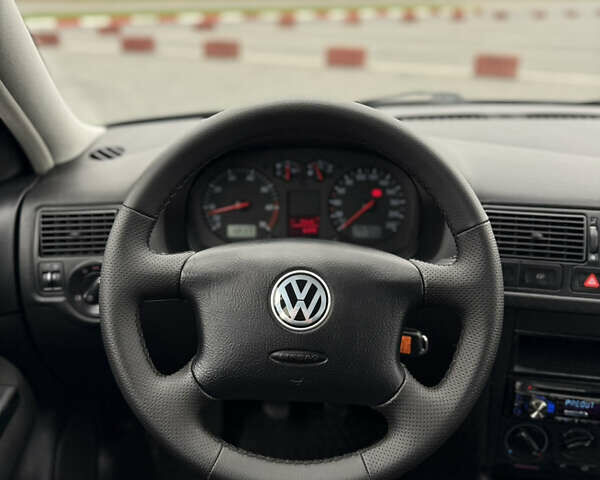 Черный Фольксваген Гольф, объемом двигателя 1.39 л и пробегом 267 тыс. км за 4150 $, фото 46 на Automoto.ua