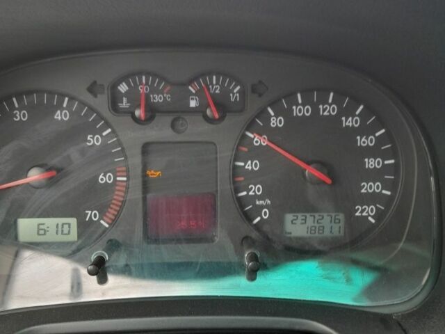 Чорний Фольксваген Гольф, об'ємом двигуна 1.4 л та пробігом 237 тис. км за 3900 $, фото 1 на Automoto.ua