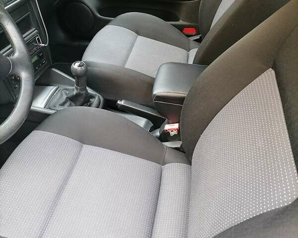 Чорний Фольксваген Гольф, об'ємом двигуна 1.6 л та пробігом 215 тис. км за 4700 $, фото 8 на Automoto.ua