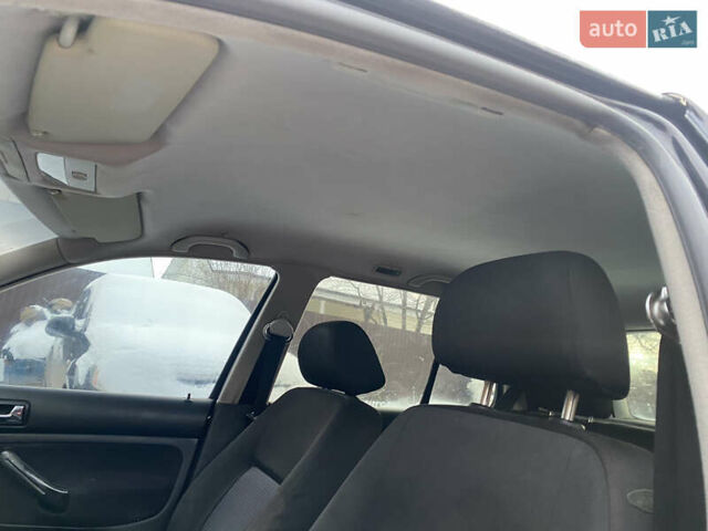 Черный Фольксваген Гольф, объемом двигателя 1.39 л и пробегом 275 тыс. км за 3850 $, фото 17 на Automoto.ua