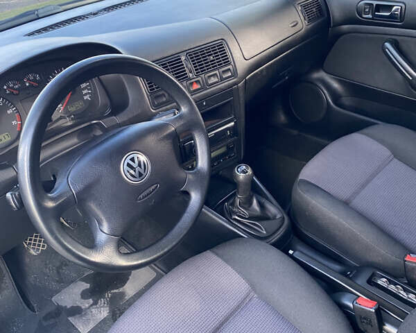 Черный Фольксваген Гольф, объемом двигателя 1.6 л и пробегом 290 тыс. км за 4300 $, фото 6 на Automoto.ua