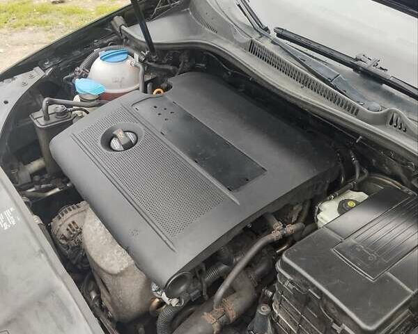 Черный Фольксваген Гольф, объемом двигателя 1.39 л и пробегом 243 тыс. км за 4700 $, фото 14 на Automoto.ua