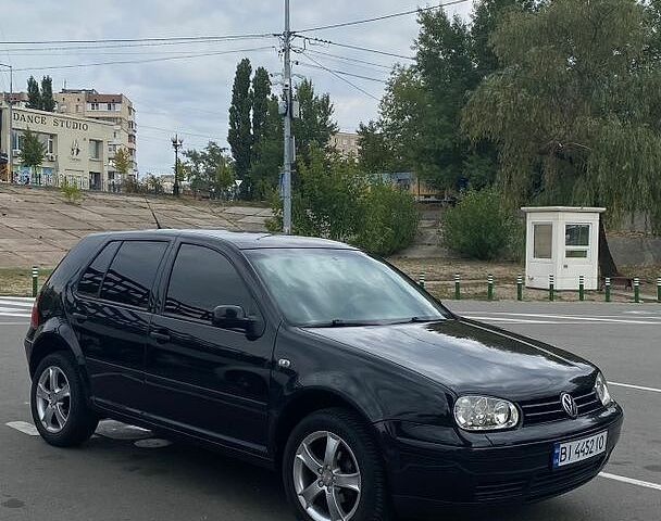 Черный Фольксваген Гольф, объемом двигателя 1.6 л и пробегом 215 тыс. км за 5300 $, фото 1 на Automoto.ua