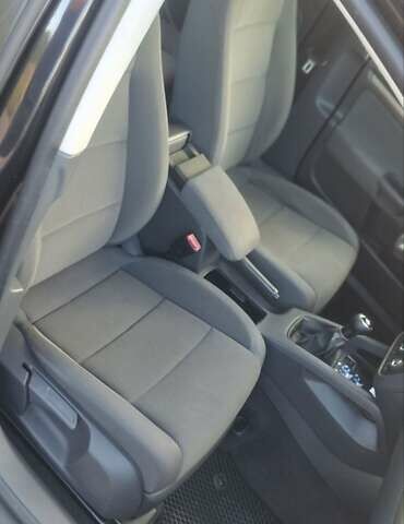 Черный Фольксваген Гольф, объемом двигателя 1.6 л и пробегом 244 тыс. км за 5000 $, фото 7 на Automoto.ua