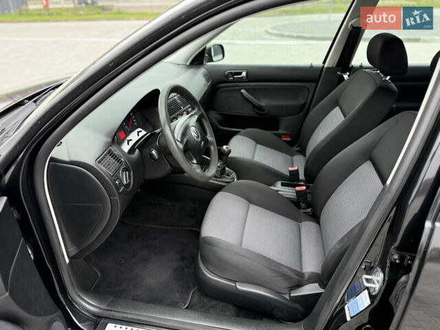 Черный Фольксваген Гольф, объемом двигателя 1.6 л и пробегом 266 тыс. км за 4650 $, фото 31 на Automoto.ua