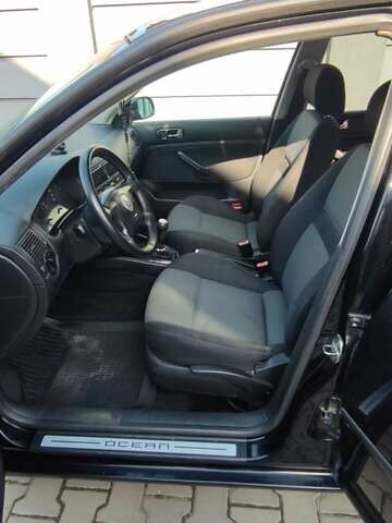 Черный Фольксваген Гольф, объемом двигателя 1.39 л и пробегом 212 тыс. км за 3800 $, фото 23 на Automoto.ua