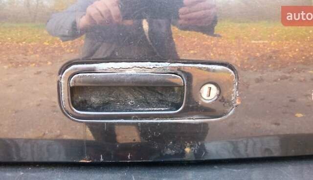 Черный Фольксваген Гольф, объемом двигателя 1.4 л и пробегом 315 тыс. км за 4800 $, фото 19 на Automoto.ua