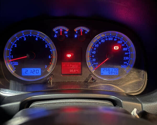 Черный Фольксваген Гольф, объемом двигателя 1.39 л и пробегом 256 тыс. км за 4150 $, фото 10 на Automoto.ua