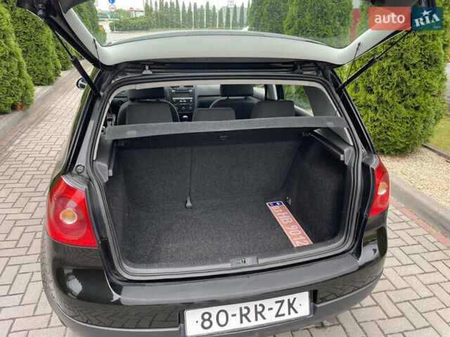 Черный Фольксваген Гольф, объемом двигателя 1.6 л и пробегом 237 тыс. км за 5150 $, фото 21 на Automoto.ua