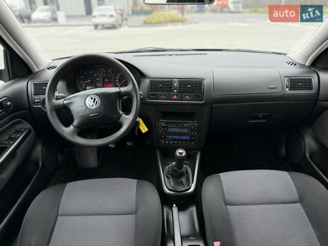 Черный Фольксваген Гольф, объемом двигателя 1.6 л и пробегом 266 тыс. км за 4650 $, фото 36 на Automoto.ua