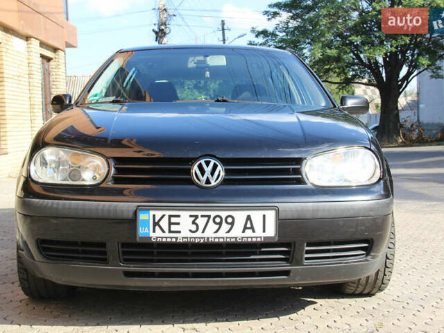 Черный Фольксваген Гольф, объемом двигателя 1.6 л и пробегом 240 тыс. км за 6000 $, фото 1 на Automoto.ua